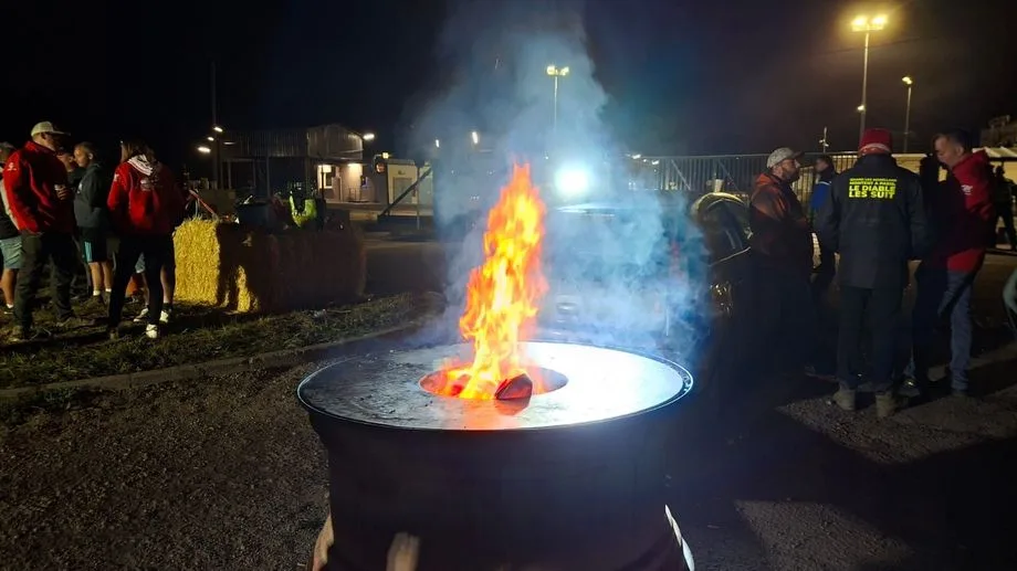 Une centaine d'agriculteurs devant un site pétrolier stratégique en Lorraine pour "une mobilisation d'avertissement"