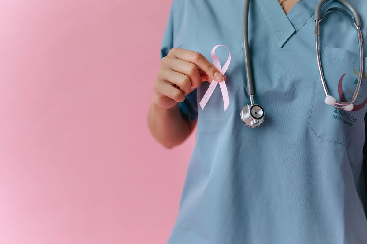 Outubro Rosa: exames gratuitos para prevenção do câncer são oferecidos à noite em Juiz de Fora