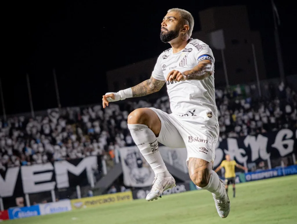 Gabigol atinge 130 gols no Brasileirão e se aproxima de Zico