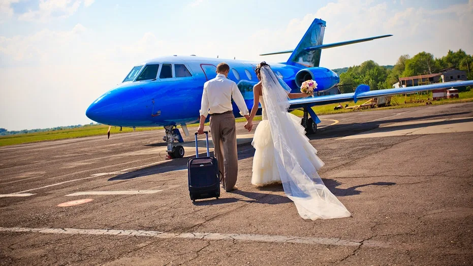 Pilot marries Vegas-bound couple mid-flight as 178 passengers become wedding guests