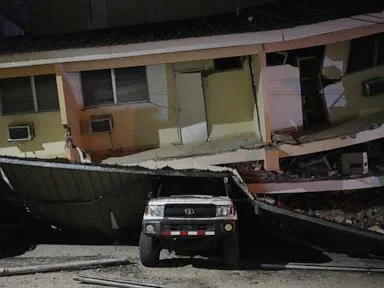 Unnerved Panamanians sleep in streets as aftershocks rattle quake-hit towns