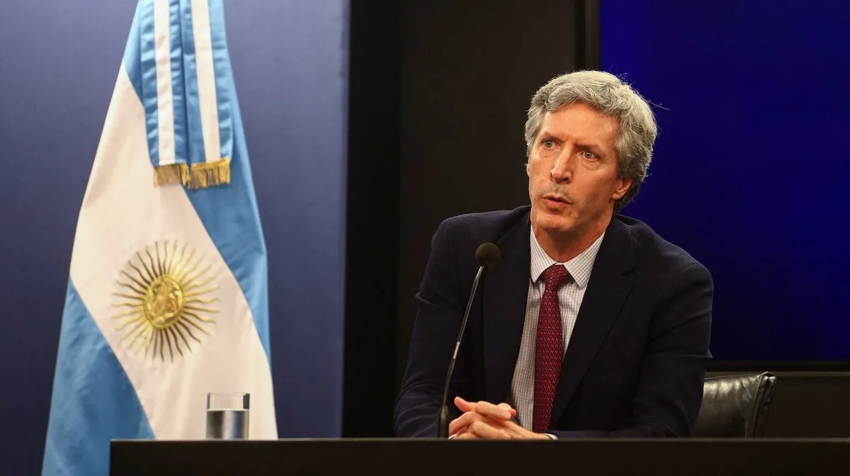 El presidente del BCRA defendió los cambios en los créditos en dólares a empresas: “Ayudará a la construcción y las pymes”
