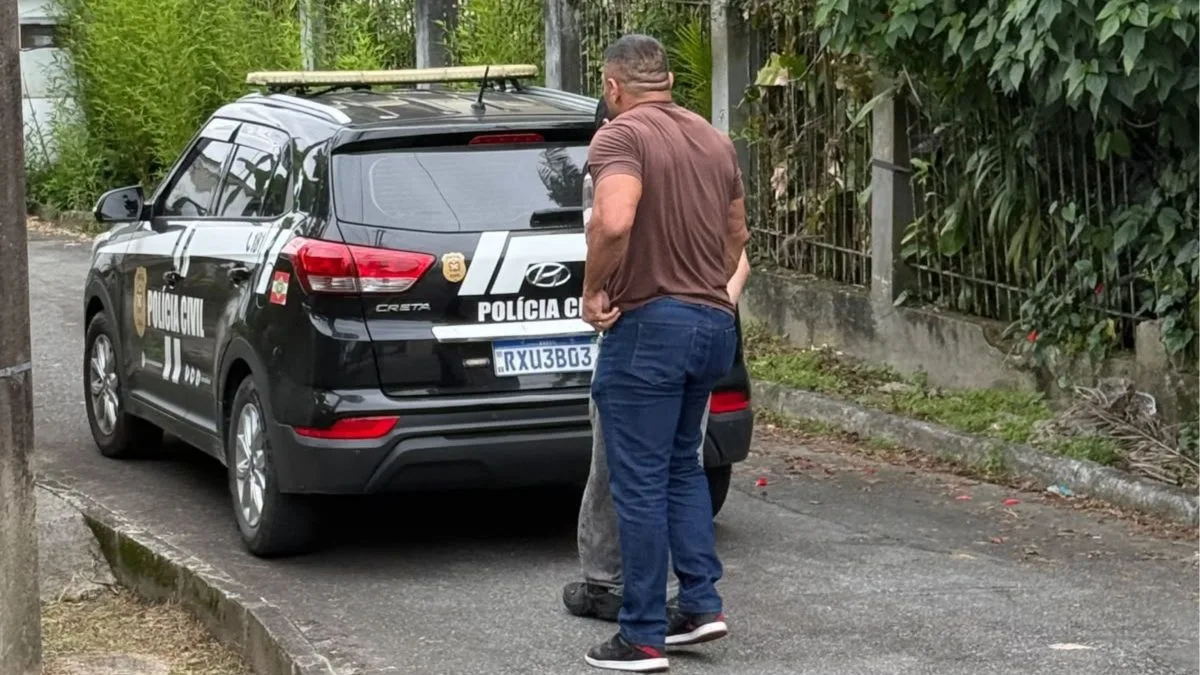 Jovem procura atendimento com fortes dores, encontra mãe no hospital e revela ter sido estuprada e oferecida para quitação de dívidas; suspeito é preso em SC