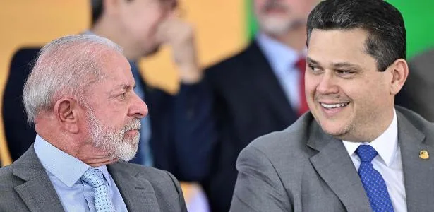 Após reatar com Lula, Alcolumbre encaminha PEC do fim da 6x1 no Senado
