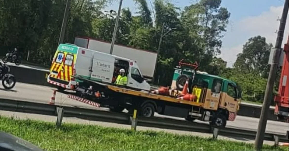 Acidente na BR-101 bloqueia totalmente importante trecho da rodovia na Grande Florianópolis