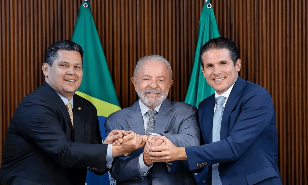 Alcolumbre diz que o fim da taxa das blusinhas será votado na semana que vem