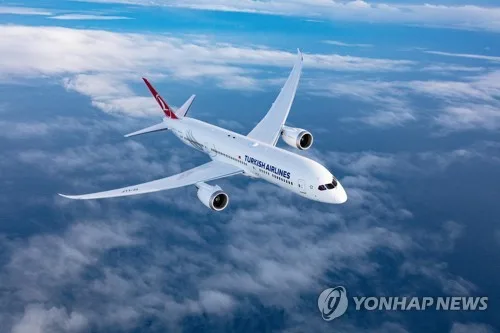 '비행 중 항공기 비상구 조작' 50대 외국인 집행유예