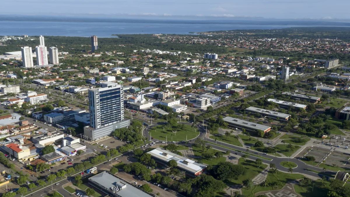 A capital mais jovem do Brasil nasceu em 1989 e abriga a maior praça da América Latina com qualidade de vida para todos os seus moradores