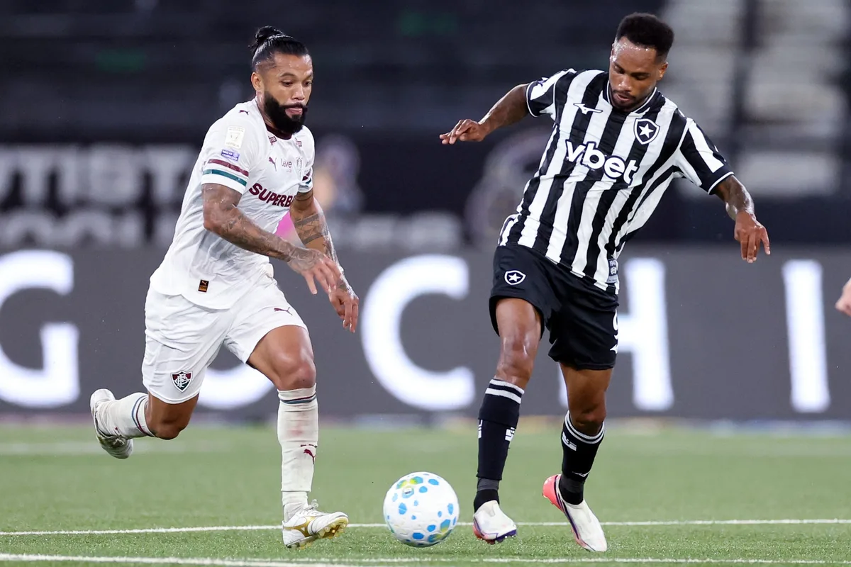 Escalação do Botafogo: Gabriel de Alba acompanha treino, e Danilo Pereira deve ser titular