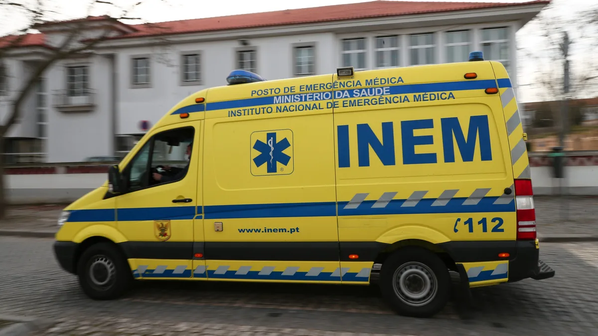 Técnicos querem que INEM desista de algumas medidas e alargue rede de ambulâncias de emergência