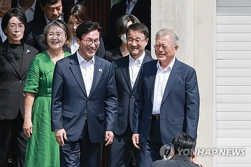 文 전대통령 "당원 내상 깊어"·金 "혐오 난무하지 않게 할 것"