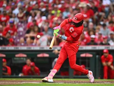 Reds hit 3 home runs and hold on for 5-3 victory over Brewers