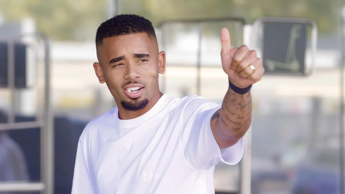Gabriel Jesus ya está en Barcelona para pasar la revisión médica y firmar con el Barça