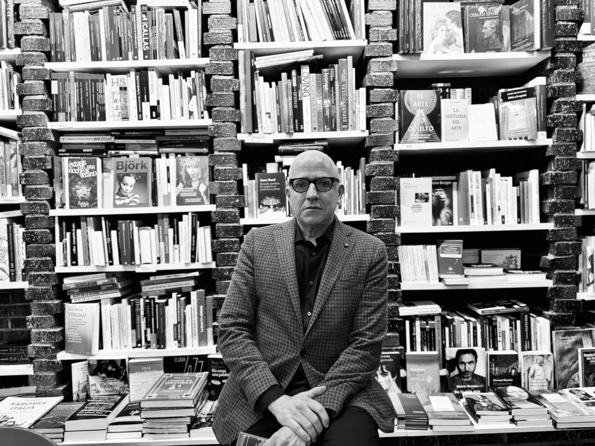 Espías, Nobel y escándalos: la nueva novela de Antonio José Ponte recrea el Caribe en llamas