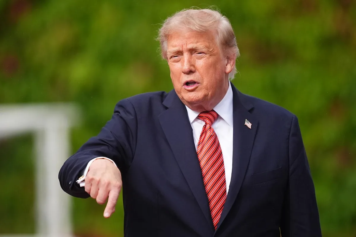 Trump compara el "bulo" del peligro de la IA con el "timo" del cambio climático