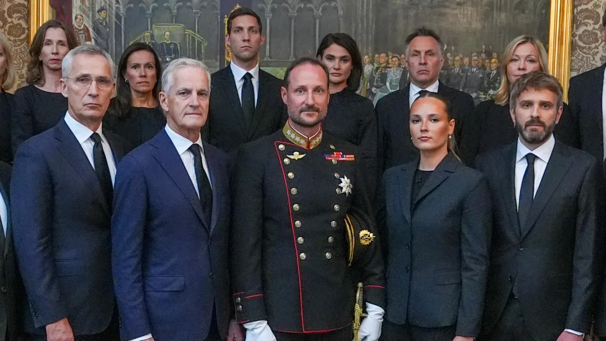 Haakon VIII asume el trono y mantiene el lema "Todo por Noruega" tras la muerte de Harald V