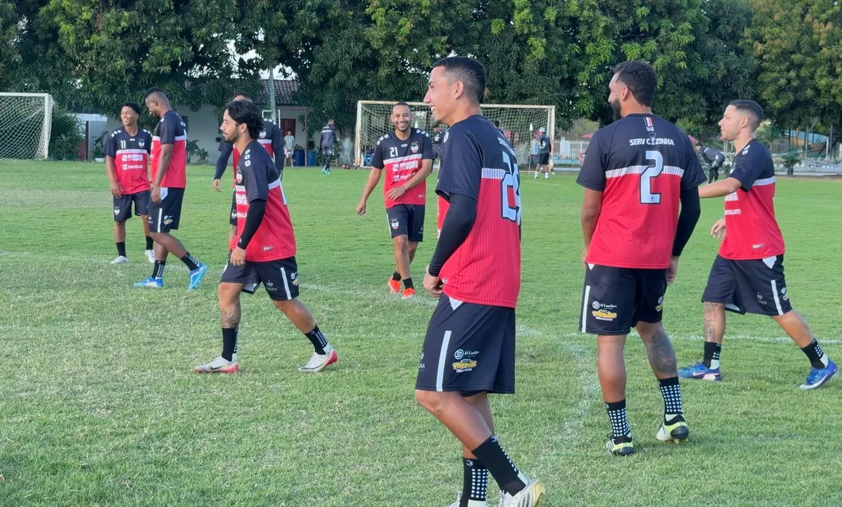 River-PI segue com pré-temporada e aguarda chegada de zagueiro e meia para fechar elenco