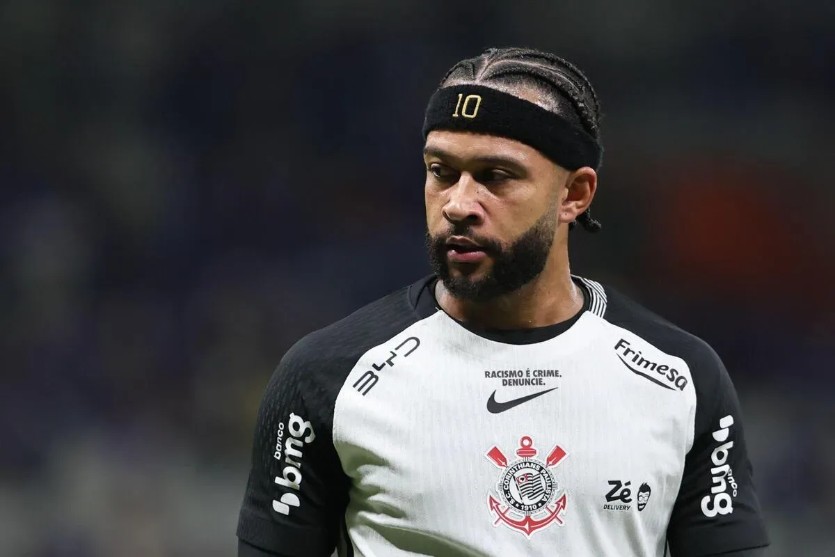 Memphis segue sem renovar e fica fora de viagem do Corinthians para a Libertadores