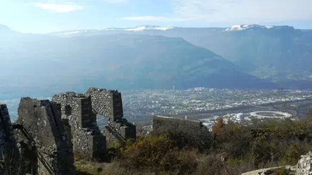 França: Alpinista resgatado após cair de montanha. Diz ter sido empurrado