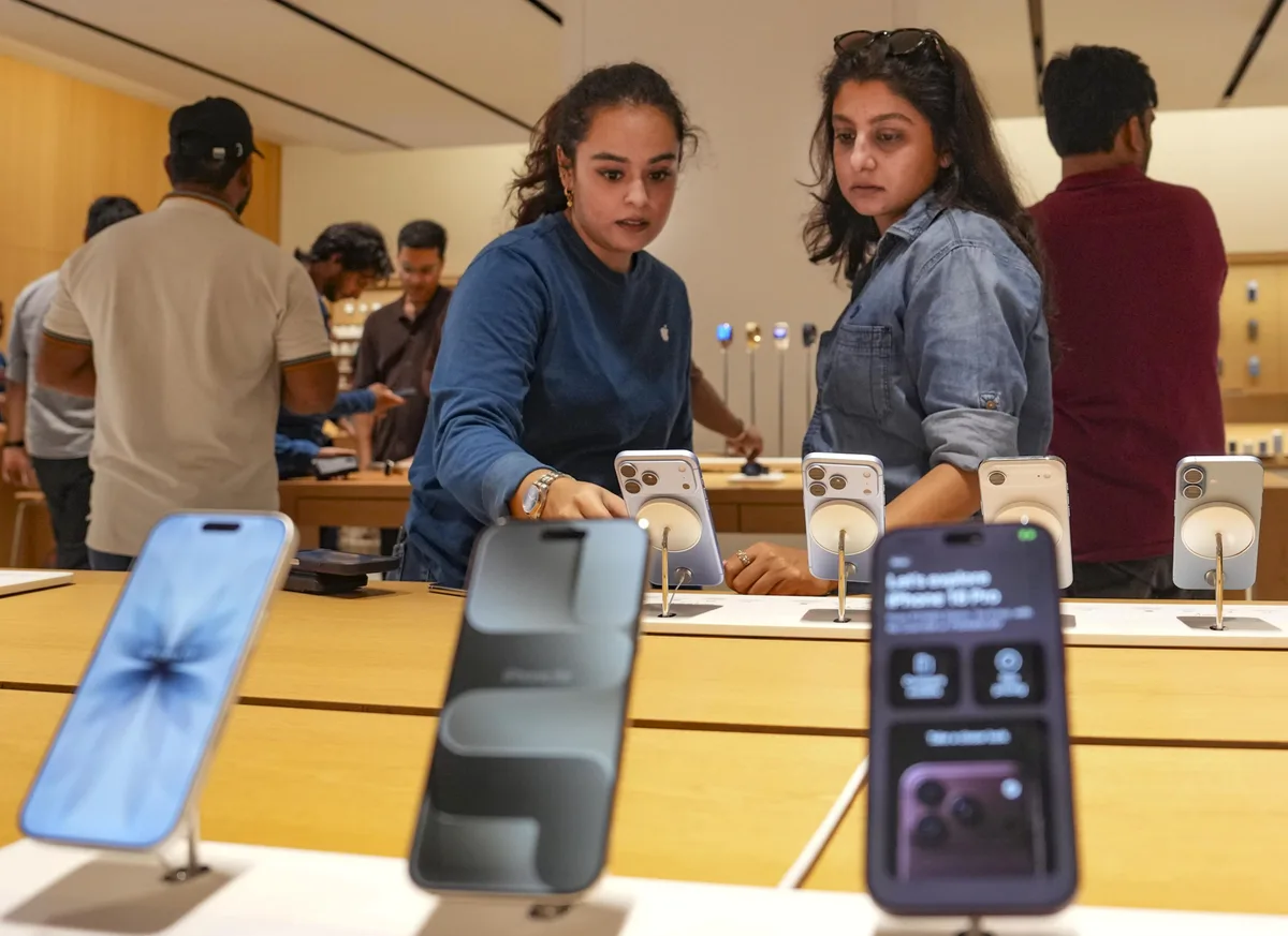 iPhone 18 craze arrives in India: Buyers queue up at Apple stores
