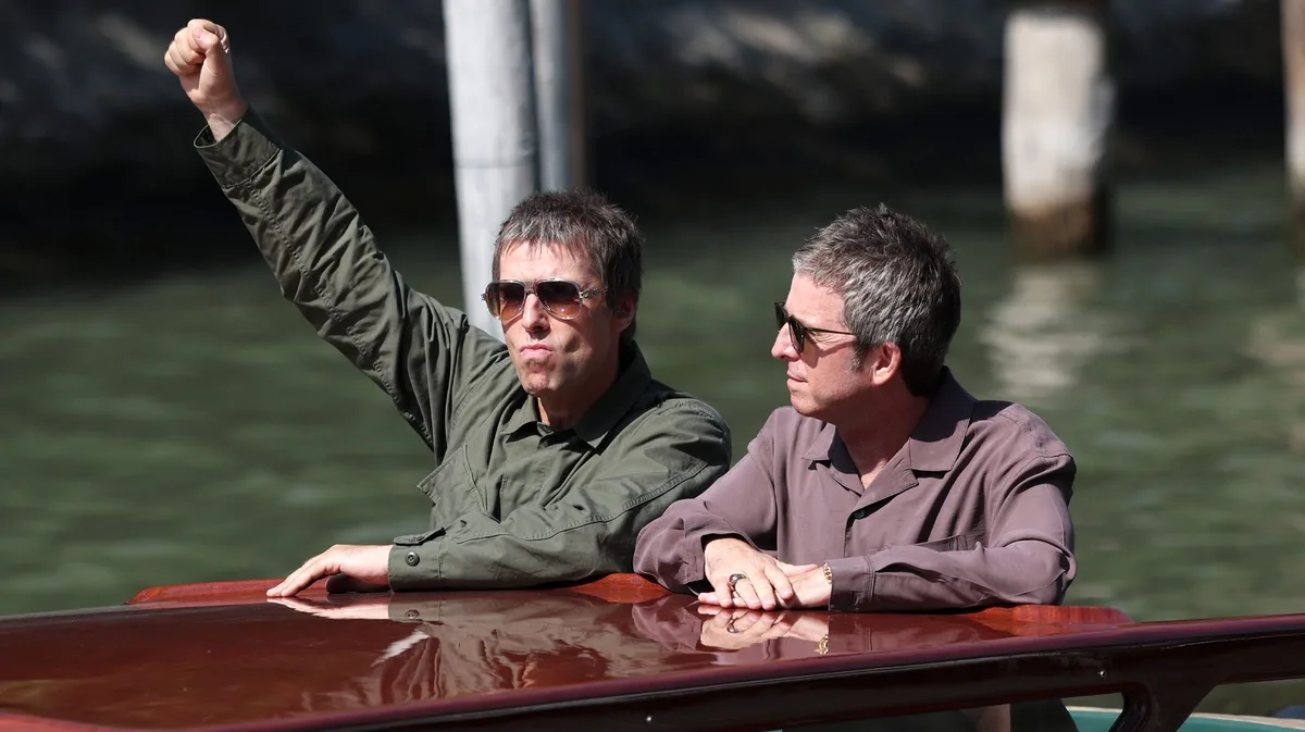 "Liam y Noel Gallagher son personajes por sí mismos": Los directores del documental de Oasis, sobre las verdaderas estrellas del Festival de Venecia