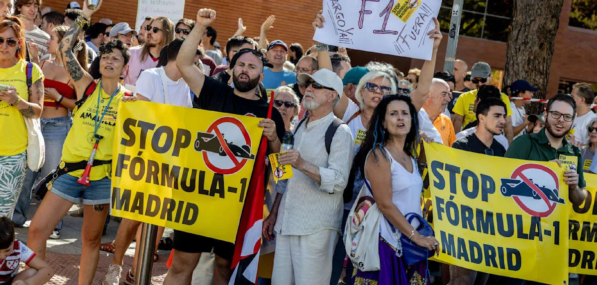 Proteste bei Formel-1-Rennen – Aktivisten klettern auf Baukran