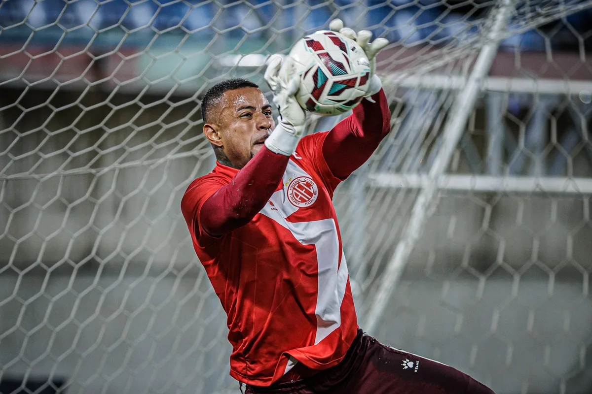 Inter de Limeira acerta chegada do goleiro Renan Bragança, do América-RN