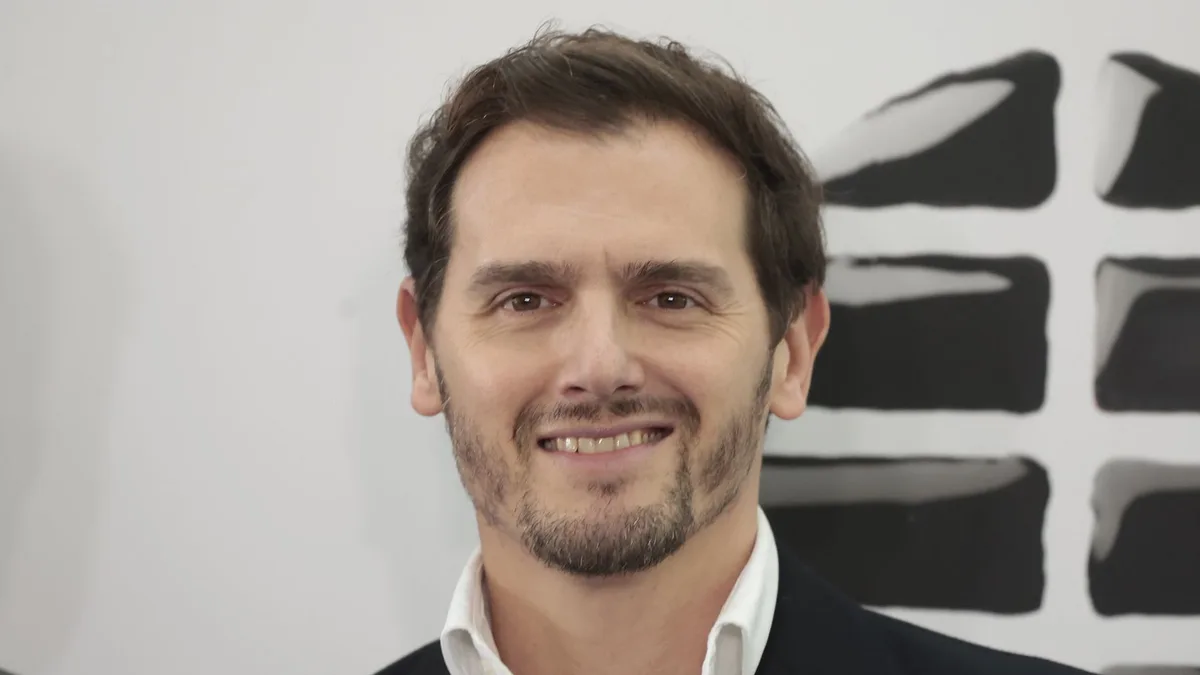 Albert Rivera (46): "Mi abuelo pagaba 500 euros por un pisazo en Barcelona. Los propietarios no podían ni pintar la escalera"