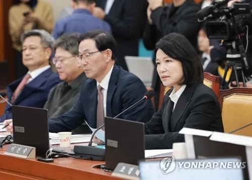 "이진숙 파묘 패륜정치" vs "한준호 외압의혹"…과방위 여야 공방
