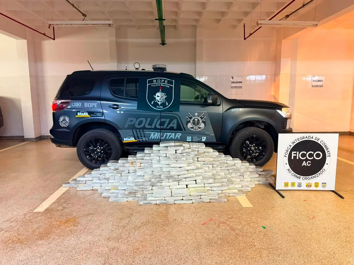 Polícia apreende mais de 370 kg de skunk em embarcação em ramal de Rio Branco; cinco fogem