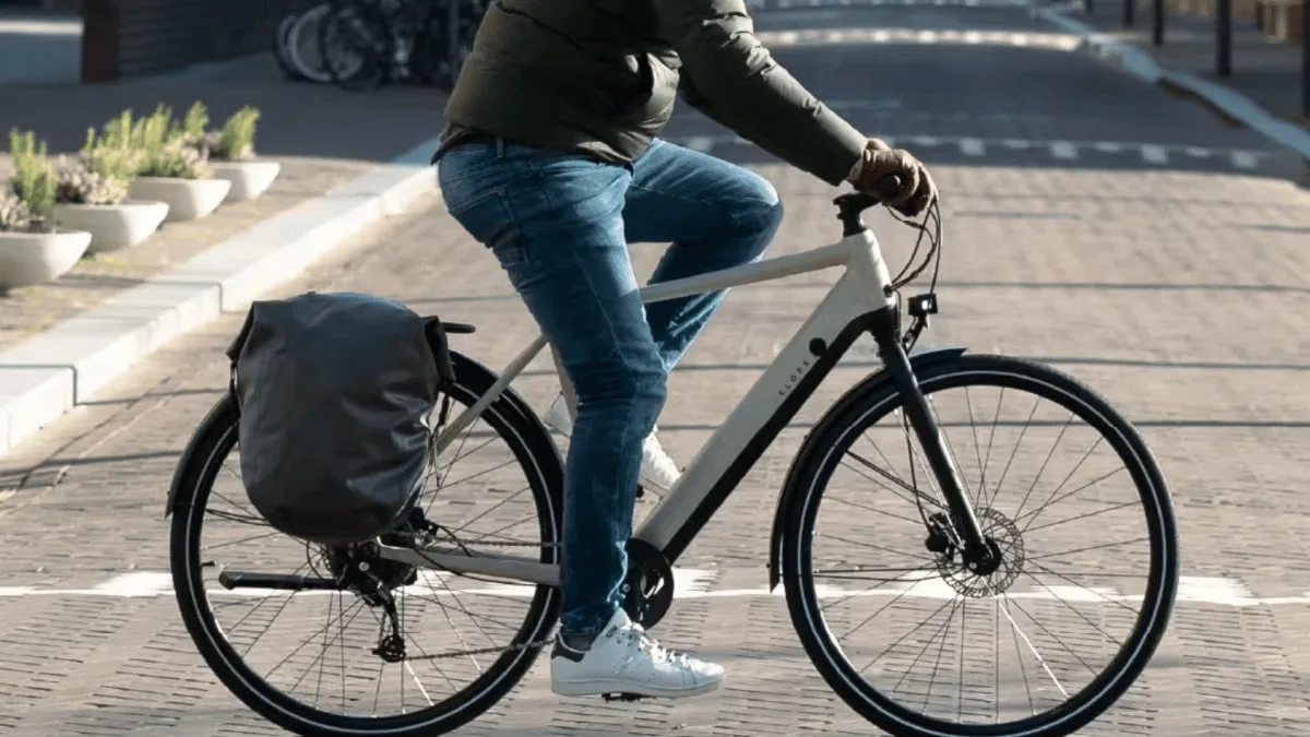 Ce vélo électrique de ville de Decathlon aux 110 km d’autonomie perd 300 €