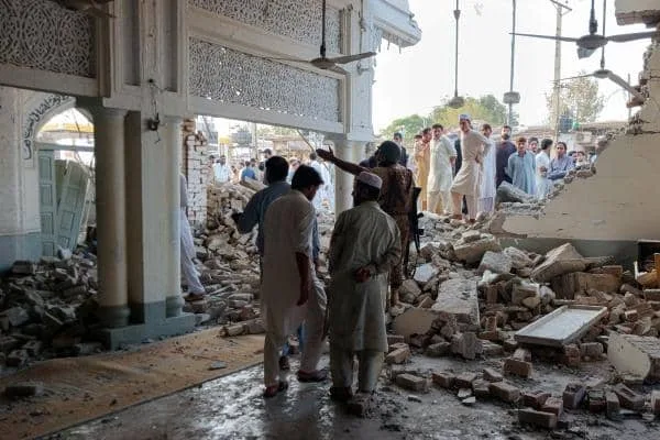 16 policemen among 21 killed in suicide blast at mosque in northwest Pak
