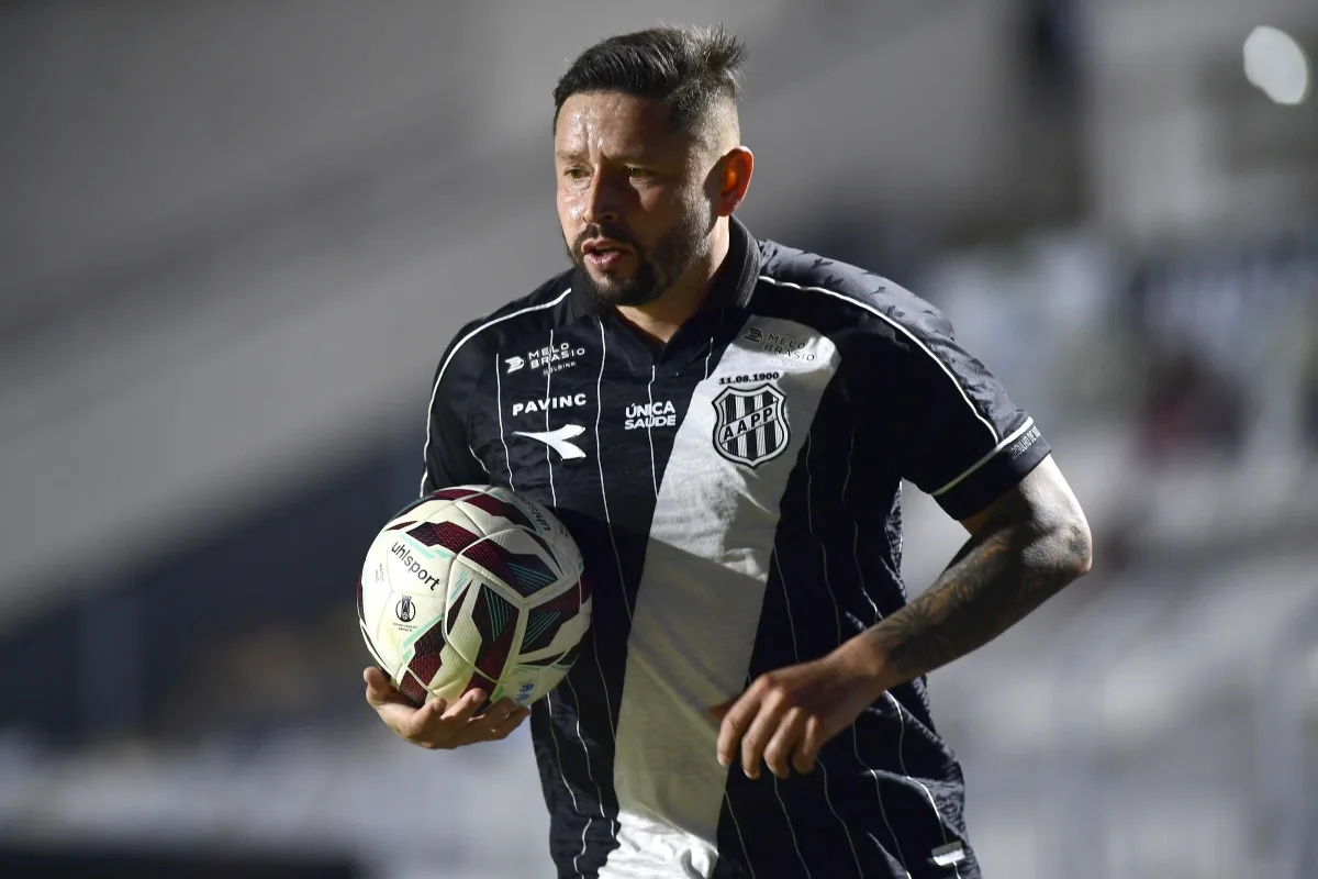 Jogadores da Ponte Preta entram em greve após meses sem receber