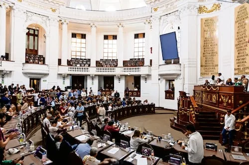 Retoma diputado del PRD propuesta de costos para emplacar y conducir vehículos eléctricos en CDMX; plantean licencias A1 y A2