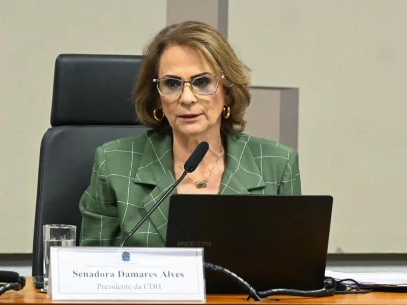 Damares cobra remoção de comentários sexuais após morte de influencer