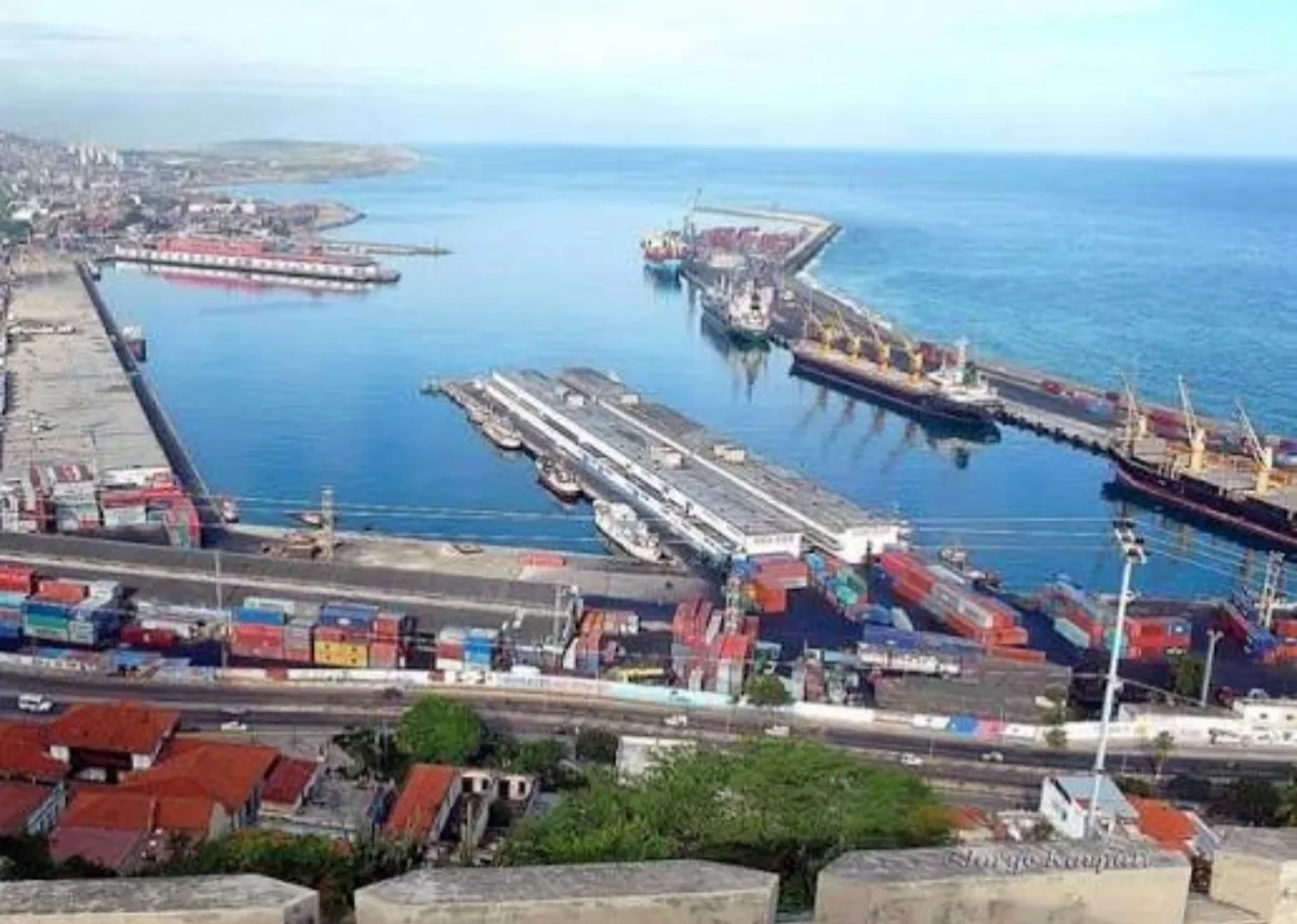 Gobierno anuncia recuperación progresiva de operaciones aduaneras en La Guaira