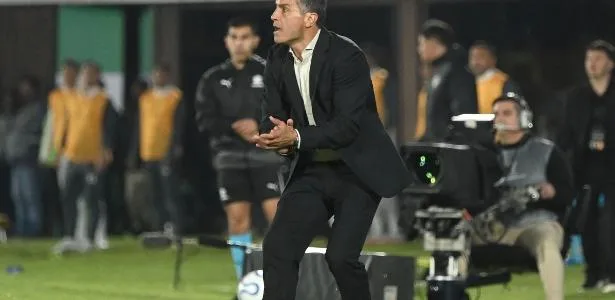 Técnico do Vasco celebra triunfo em meio à má fase: 'Estávamos precisando'