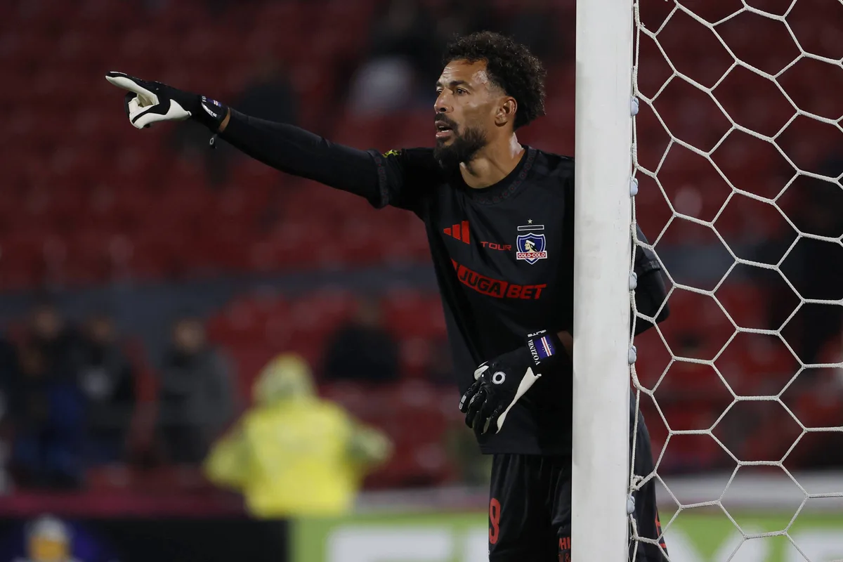 Goleiro Vozinha estreia no Colo-Colo