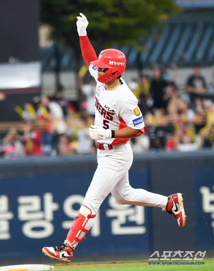 [포토] 역전 투런포 KIA 김도영