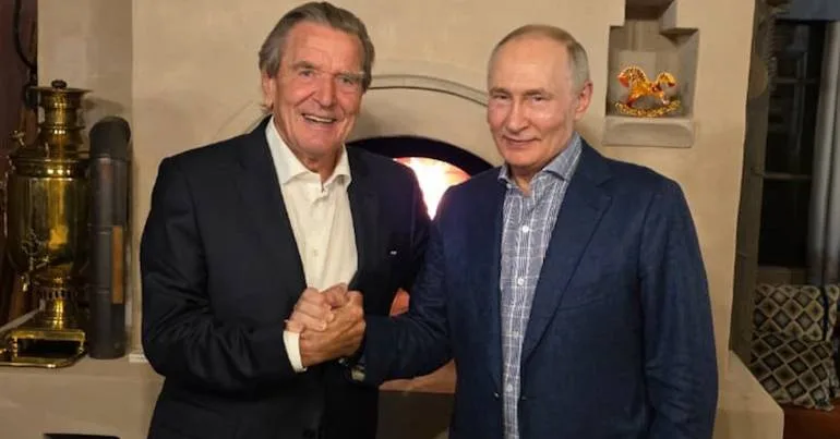 Ex-chanceler criticado por ir ao aniversário de Putin