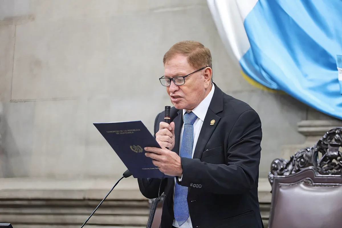 Presidente del Congreso de Guatemala tilda de “sicópata” y “enajenado mental” al director de República GT