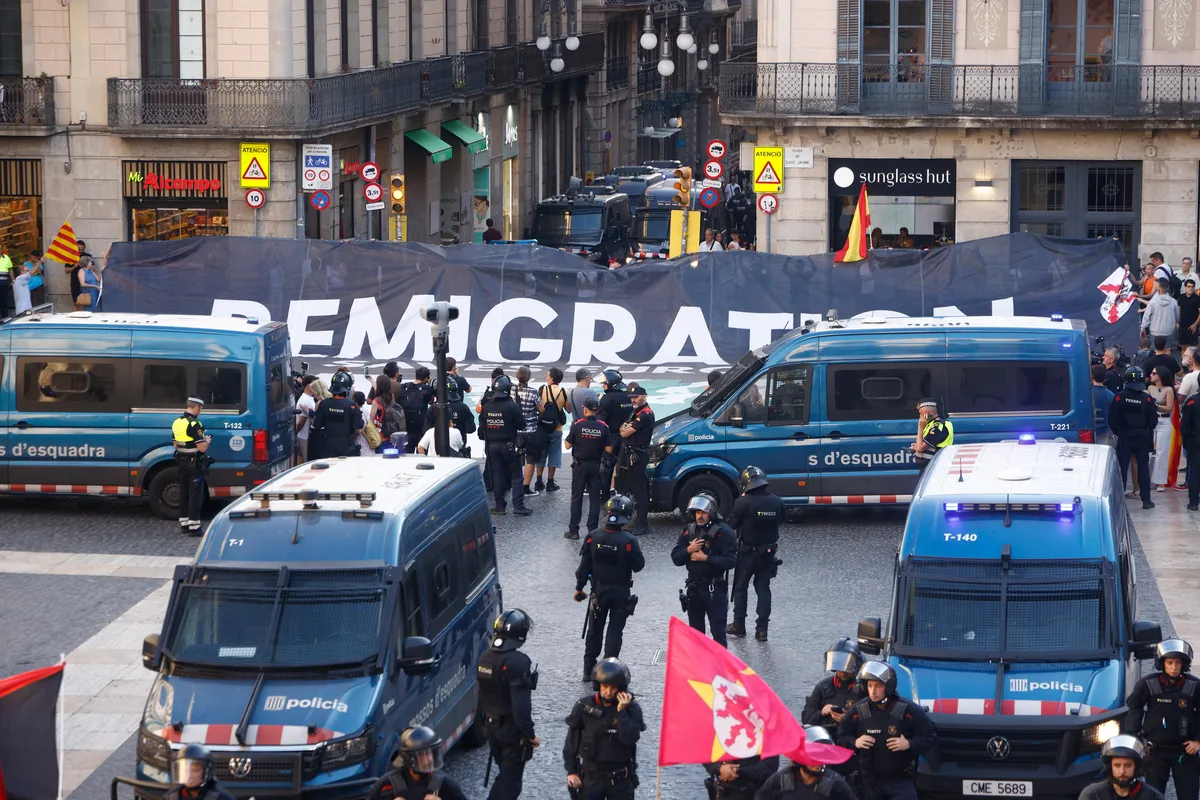 El movimiento Save Europe Act pincha en su desembarco en Barcelona para reclamar el cierre de fronteras y remigraciones masivas