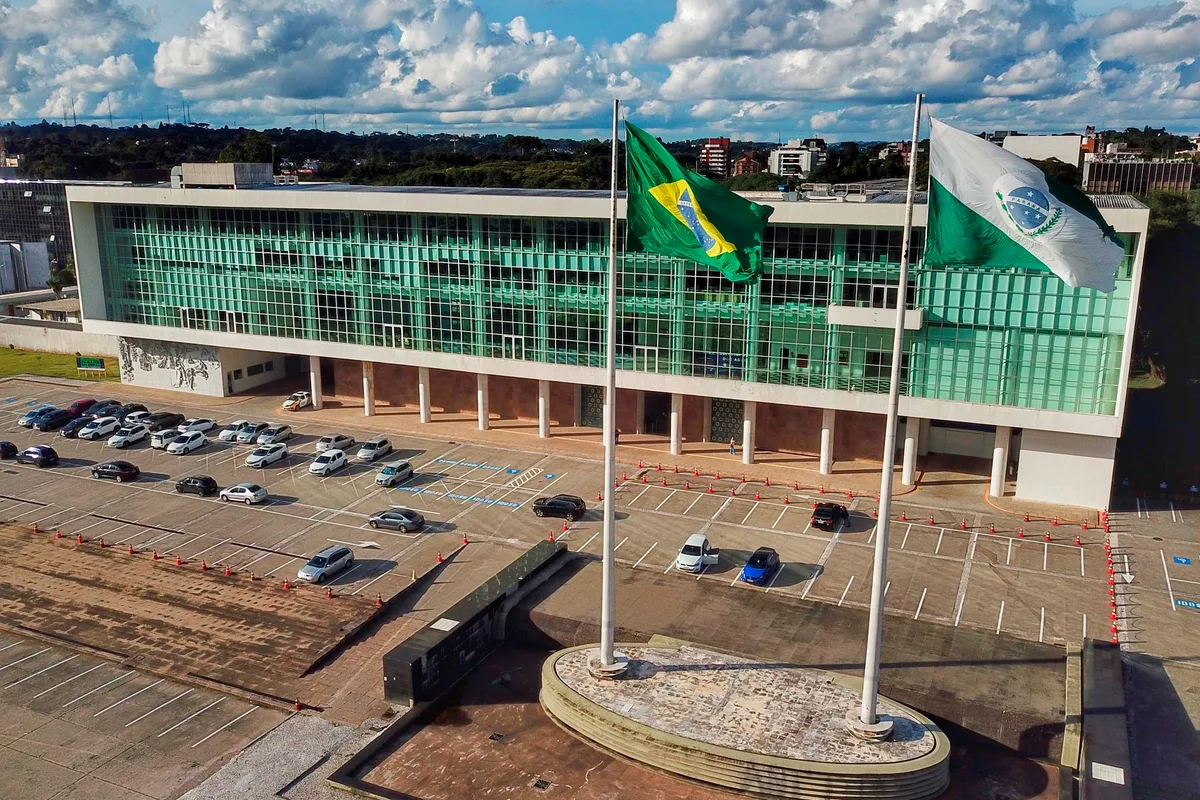 Candidatos a governador do Paraná iniciam campanha eleitoral com presenças em eventos