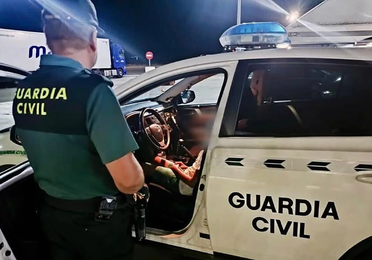 Un padre olvida a su hijo de 10 años en una gasolinera de Cáceres y no se percata hasta que la Guardia Civil da con él dos horas después