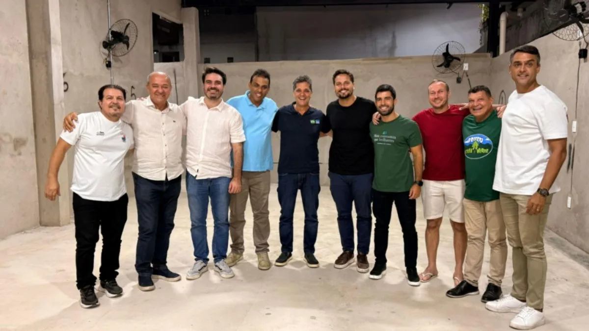 Candidato à reeleição no ES, Ferraço exibe apoio de vereadores de Vitória e busca avançar no reduto de Pazolini