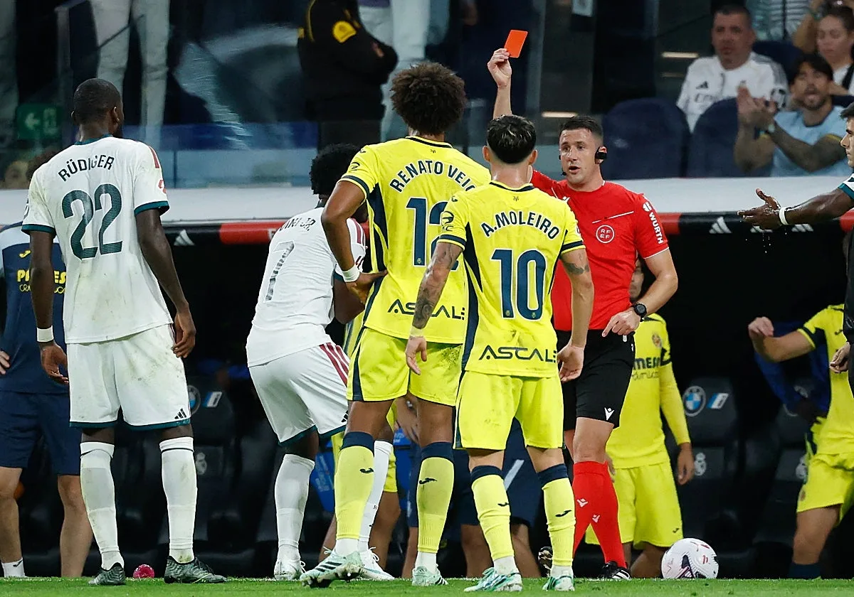 Vinicius se perderá el clásico: el tirón de pelo y su «conducta agresiva» le alejan del Camp Nou