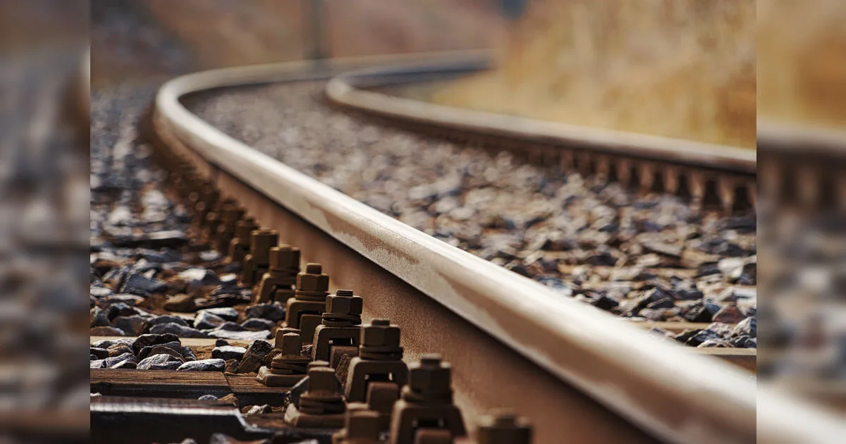 Homens são presos ao furtar carga de milho caída de trem em Apucarana