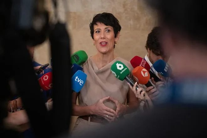 Elma Saiz visita este lunes Ceuta para abordar con Vivas la situación humanitaria tras la entrada masiva de migrantes
