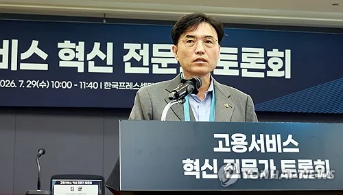 고용센터 30년만 전면 개편…실업인정 AI로, 구직상담 늘린다