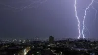 Ciclone extratropical se forma na costa e Inmet emite alerta no Brasil